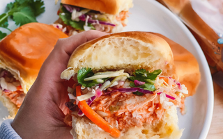 buffalo chicken sliders | bakerly