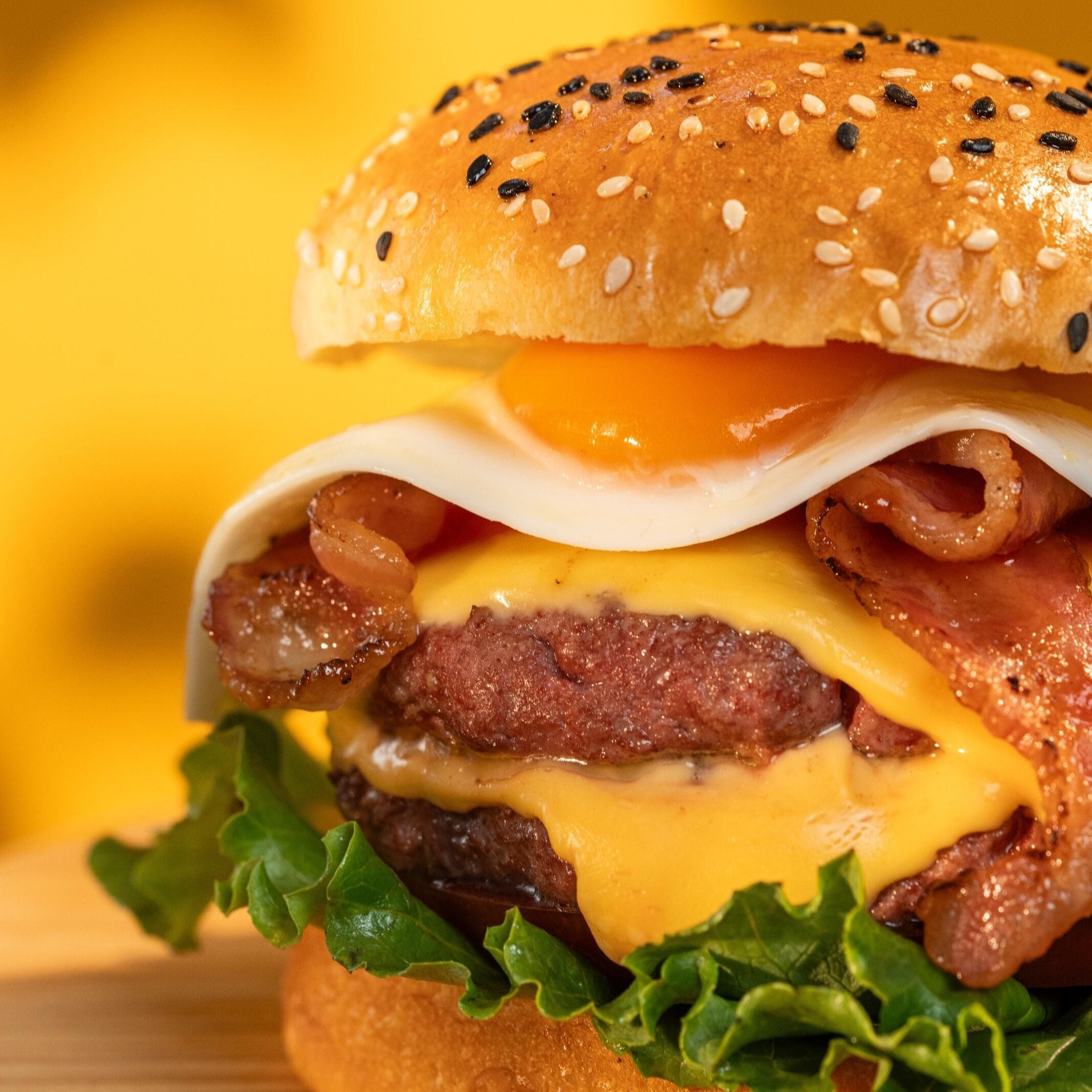 bakerly the brioche burger buns with tuxedo sesame seeds