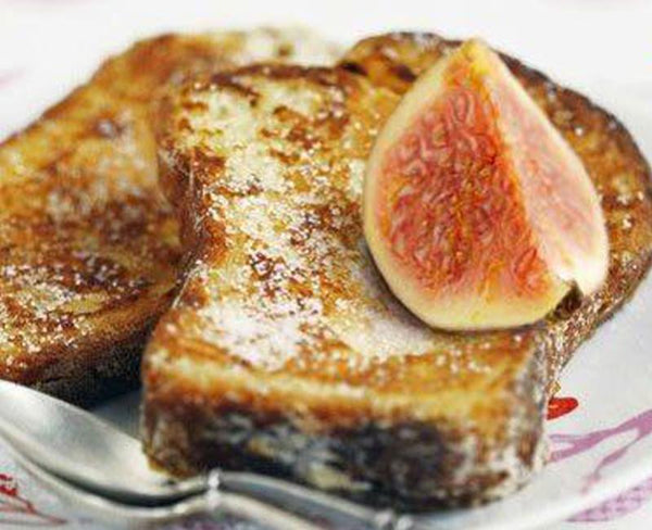 hand braided brioche with figs