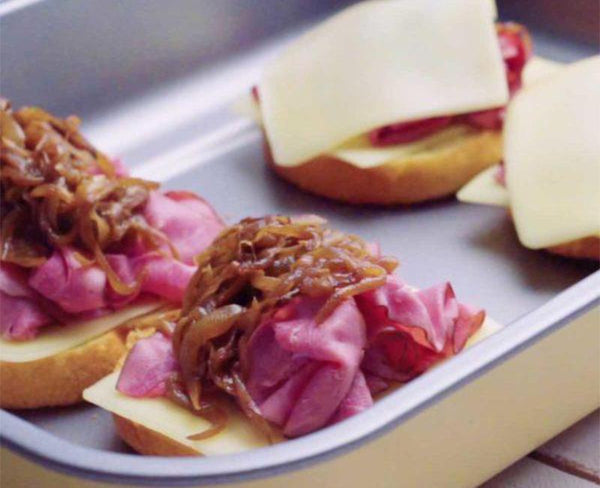 roast beef sliders with cheese